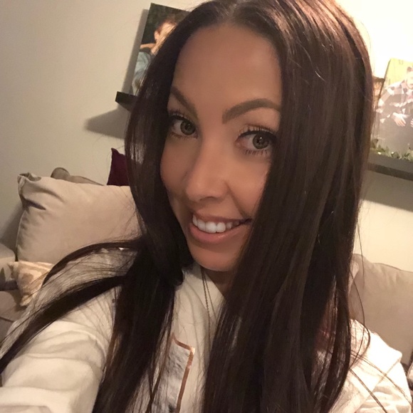 Profile Picture of Crystal Guerrero (@lwood_crystal) on Poshmark