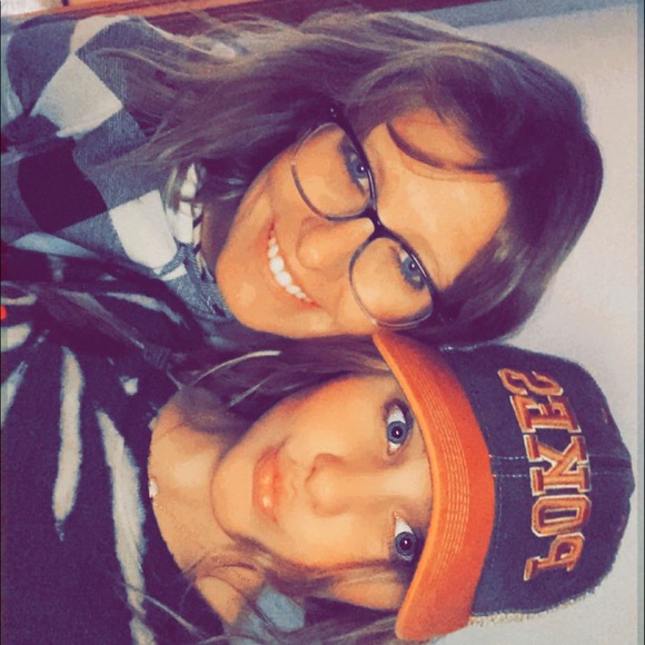 Profile Picture of Lacy Colquhoun (@lacy_colquhoun) on Poshmark