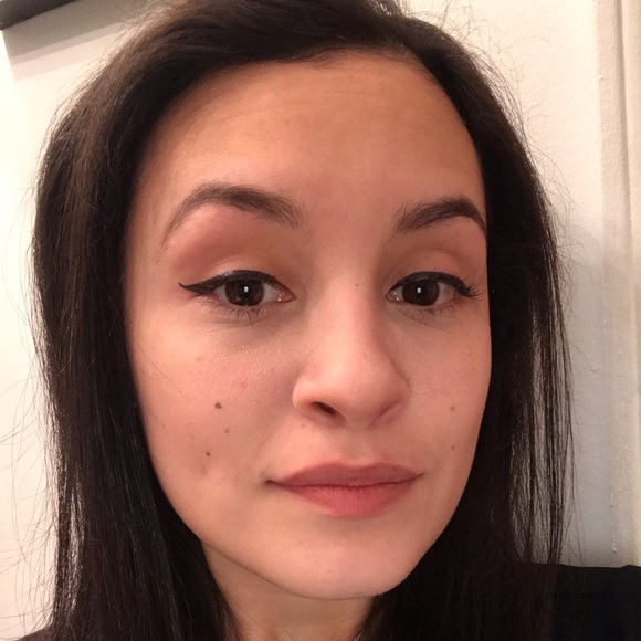 Profile Picture of Roxanne Ramirez (@roxram077) on Poshmark