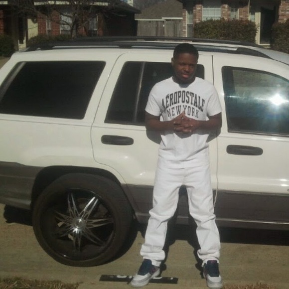 Profile Picture of Leon Neal (@leon2550) on Poshmark