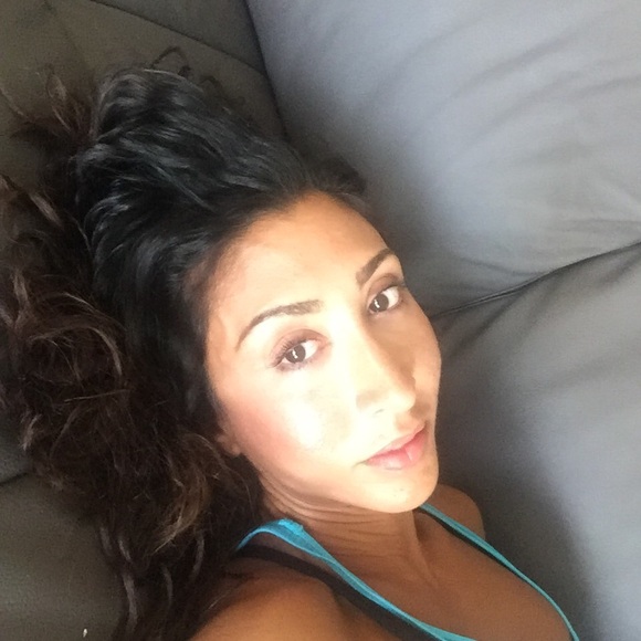 Profile Picture of Yasmin Rahimi (@yasrahimi) on Poshmark