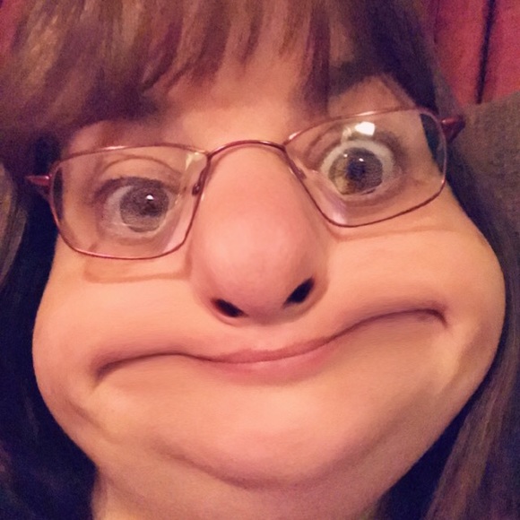 Profile Picture of Fay Reynolds (@fay52068) on Poshmark