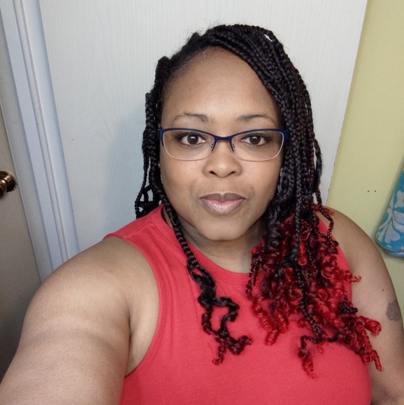 Profile Picture of Isis Roberts (@lovelybug22) on Poshmark