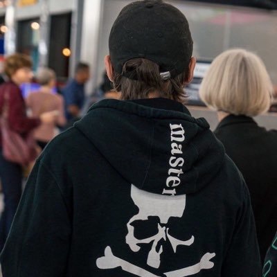 Profile Picture of Vicky Is Listening To Louis (@vickymisslouis) on Twitter