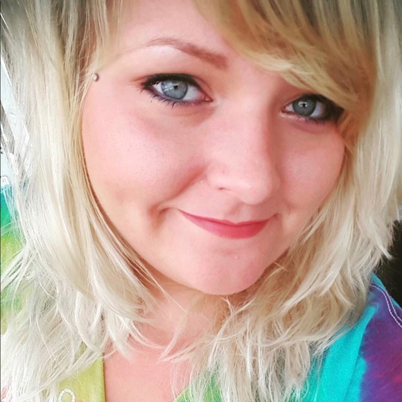 Profile Picture of Null Null (@namastethrift) on Poshmark