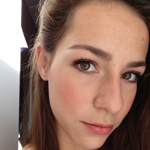 Profile Picture of Ruby jane Mathewson (@rubsy1998) on Poshmark