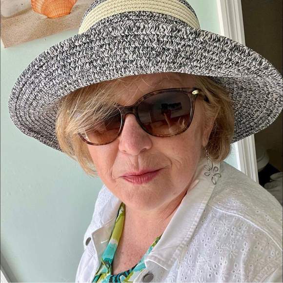 Profile Picture of Pamela Hicks (@pamelahicks1) on Poshmark