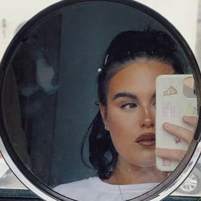 Profile Picture of B 🥑 (@LeggattBeth) on Twitter