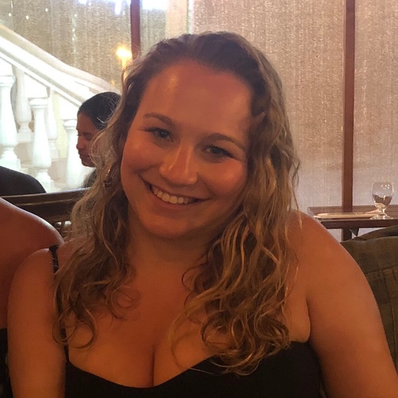 Profile Picture of Kimberly Morgenbesser (@kmorgenbesser) on Poshmark