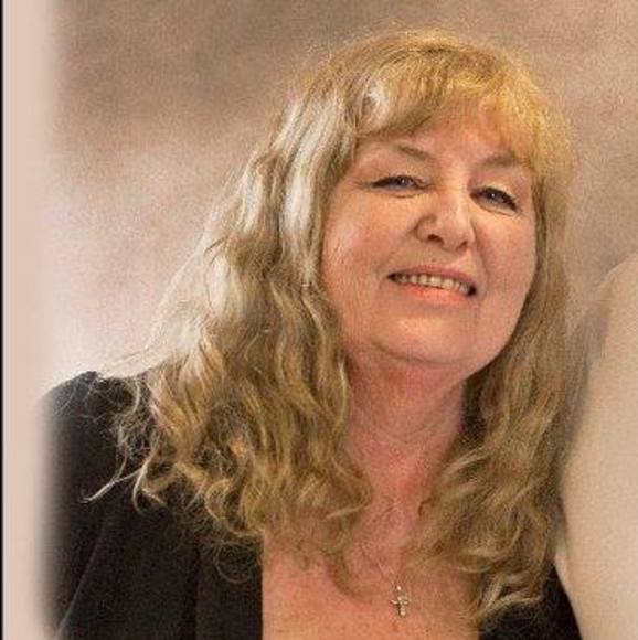 Profile Picture of Donna Nickeson (@drntraveler) on Poshmark