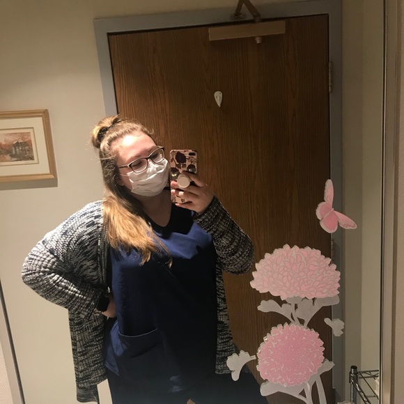 Profile Picture of Hannah Augustino (@hannahaugustino) on Poshmark