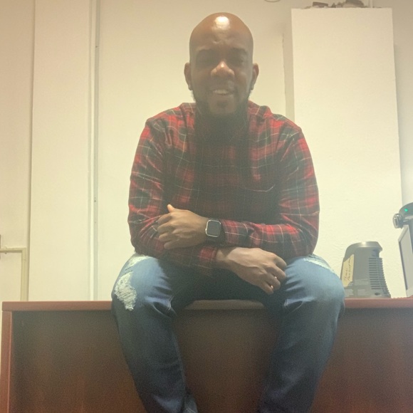 Profile Picture of Thomas Webb (@tlwebbjr1980) on Poshmark