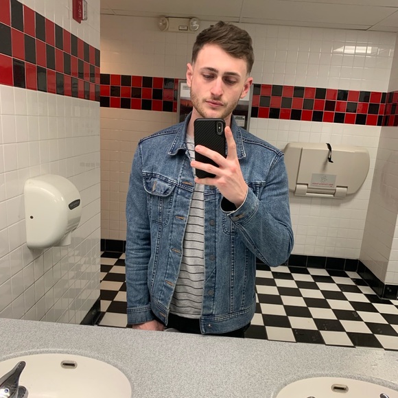 Profile Picture of Andrew Cherry (@dxz3) on Poshmark