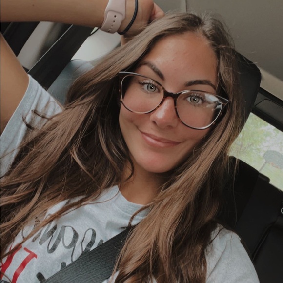 Profile Picture of Madelyn Allen (@madelynallen) on Poshmark