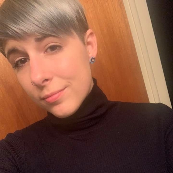 Profile Picture of Kim Schwartz (@kimboslice465) on Poshmark