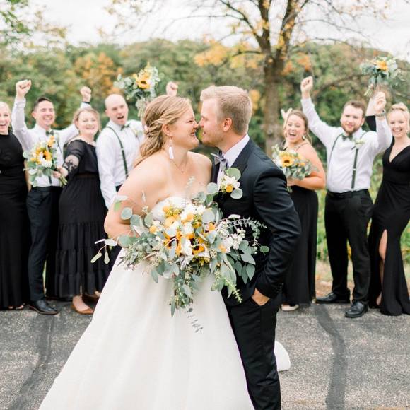 Profile Picture of Maddi Denhartog (@maddi_denhartog) on Poshmark