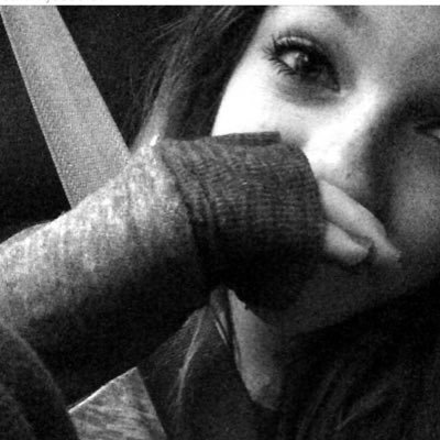 Profile Picture of Isabel Perkins (@betterthenyou27) on Twitter