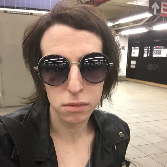 Tara Bankoff - Poshmark Profile Picture of Tara Bankoff (@tarastardust) on Poshmark