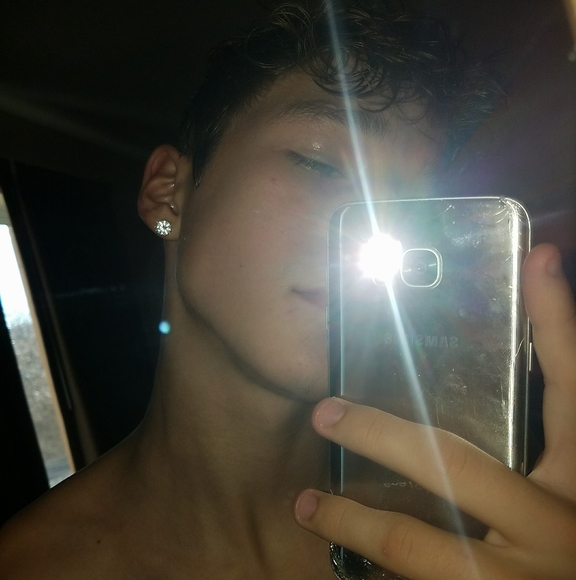 Profile Picture of Sean Voss (@seanvoss) on Poshmark