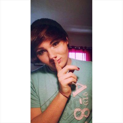 Profile Picture of Paul Botteron (@Gay_As_Glitter) on Twitter