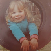 Profile Picture of Andrea Robin Skinner (@andrearobinskinner) on Youtube