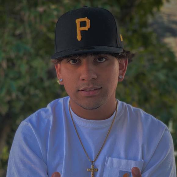 Profile Picture of Hugo Mateos (@h_m99) on Poshmark