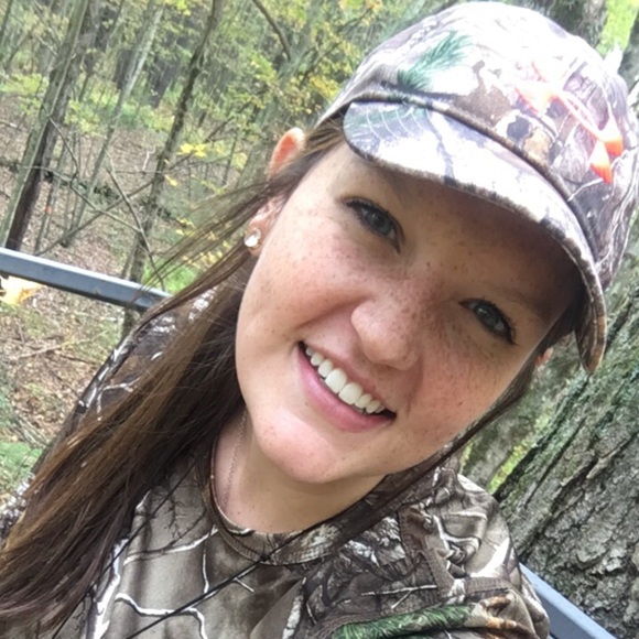 Profile Picture of Sarah beth Pfalzgraf (@sbpfalz) on Poshmark