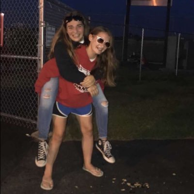 Profile Picture of Elizabeth Reinhard (@e_reinhard33) on Twitter