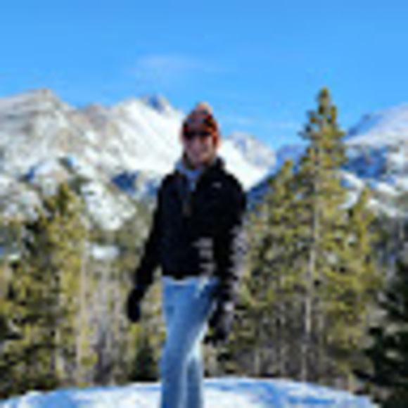 Profile Picture of Jenna Hoffmann (@genevah26) on Poshmark