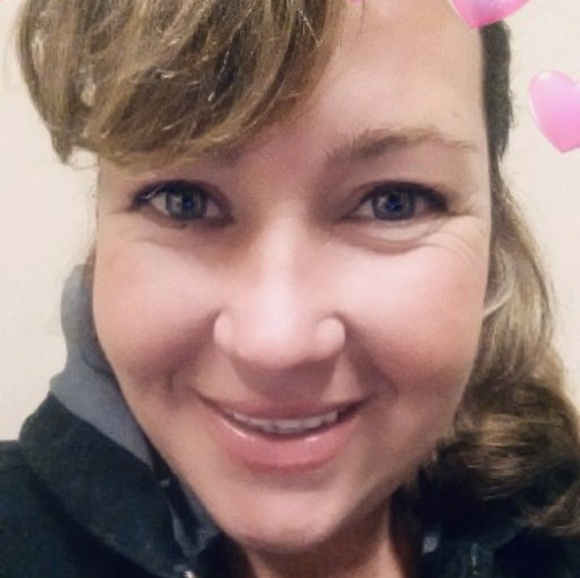 Profile Picture of Michelle Mcclelland (@lovlee81) on Poshmark