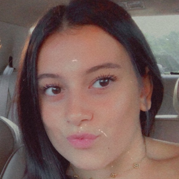 Profile Picture of Jacqueline Leanza (@j_leanza) on Poshmark