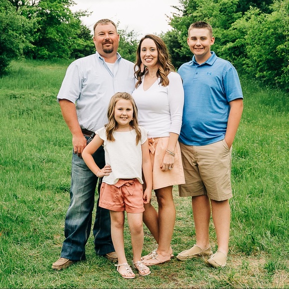 Profile Picture of Tami Adams (@tamiaffh1) on Poshmark