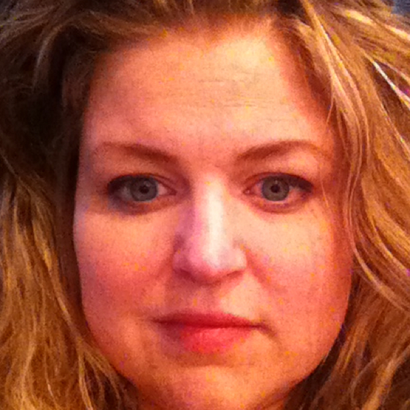 Profile Picture of Amanda Vickers (@vickersad) on Poshmark