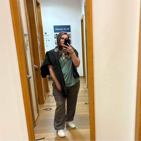 Profile Picture of Cheyenne Townsend (@cheyennetown173) on Poshmark