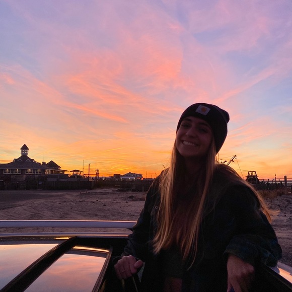 Profile Picture of Valentina Grgin (@vgirl2003) on Poshmark