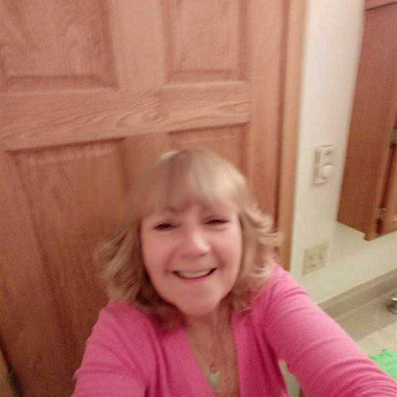 Profile Picture of Cindy Maloney (@harmonyatlast) on Poshmark