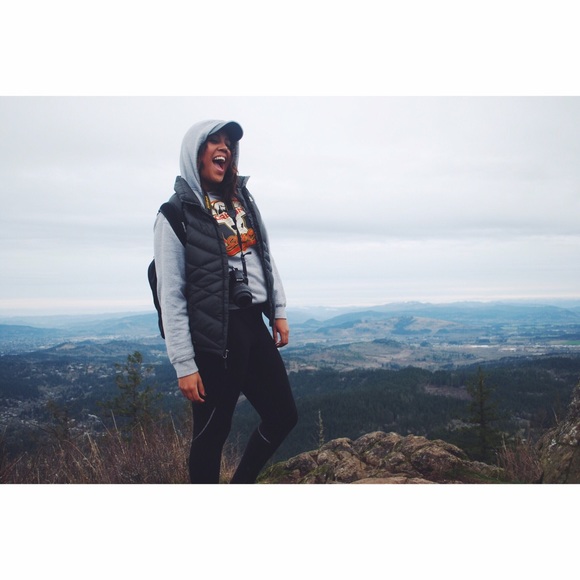 Profile Picture of Lindsey Mabinuori (@lmabinuori) on Poshmark