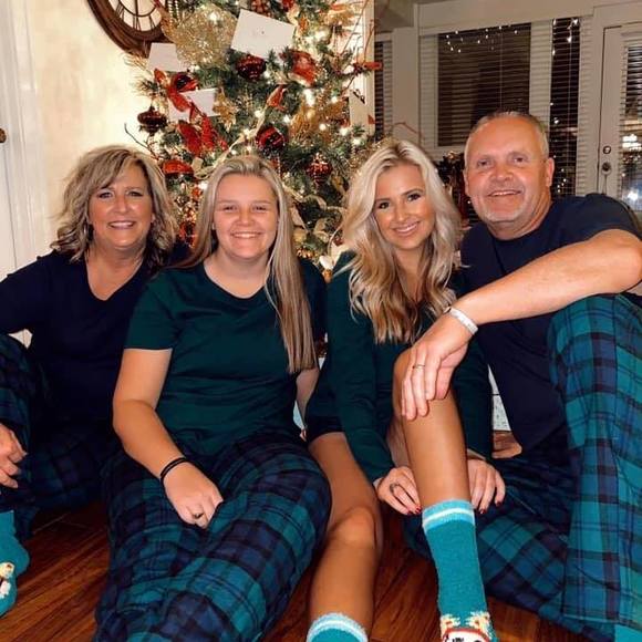 Profile Picture of Lori Hummel (@lorihummel) on Poshmark