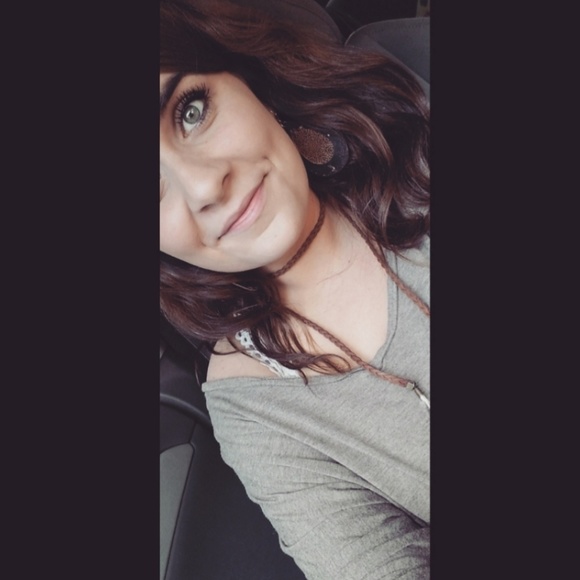 Profile Picture of Haley Logan (@haleyklohajo) on Poshmark