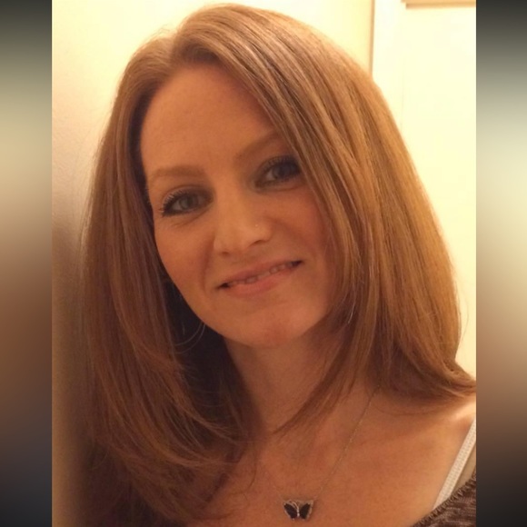 Profile Picture of Suzanne Fixsen (@sfixsen) on Poshmark