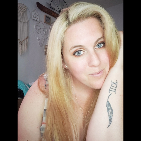 Profile Picture of Maggie Hoosier (@mmkayy313) on Poshmark