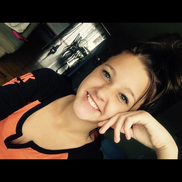Profile Picture of Alexia Morris (@alexiamorrisxo) on Poshmark
