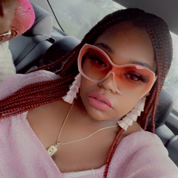 Profile Picture of Dominique Craig (@dominiquecraig) on Poshmark