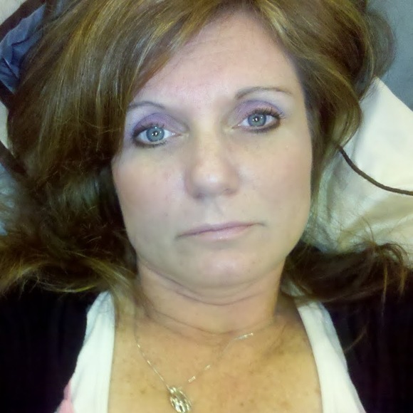 Profile Picture of Heather Oleszkowicz (@hlo1024) on Poshmark