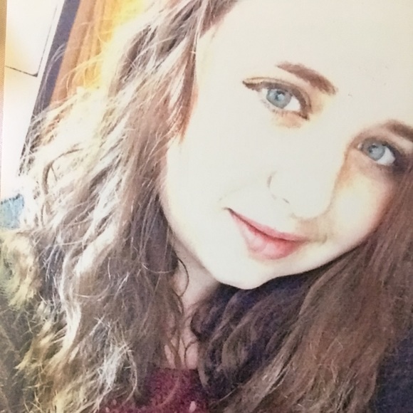 Profile Picture of Julia Boyd (@jboydlove24) on Poshmark