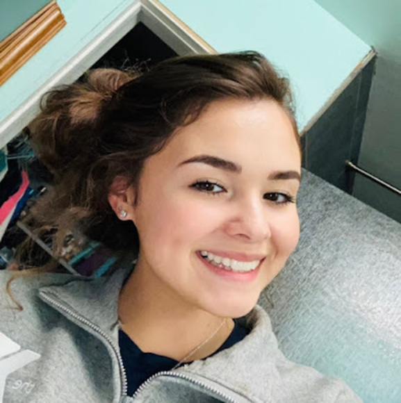 Profile Picture of Abby Furlano (@abigailfur) on Poshmark