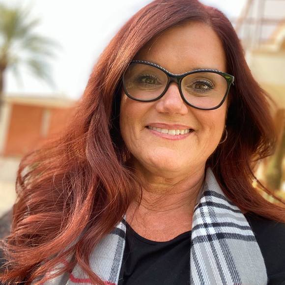 Profile Picture of Lori Ebert (@drloriebert) on Poshmark