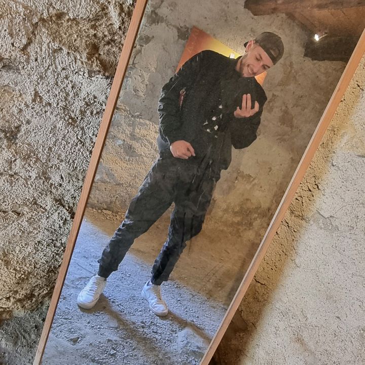 Profile Picture of Loris Schmid (@sauludi54) on Tiktok