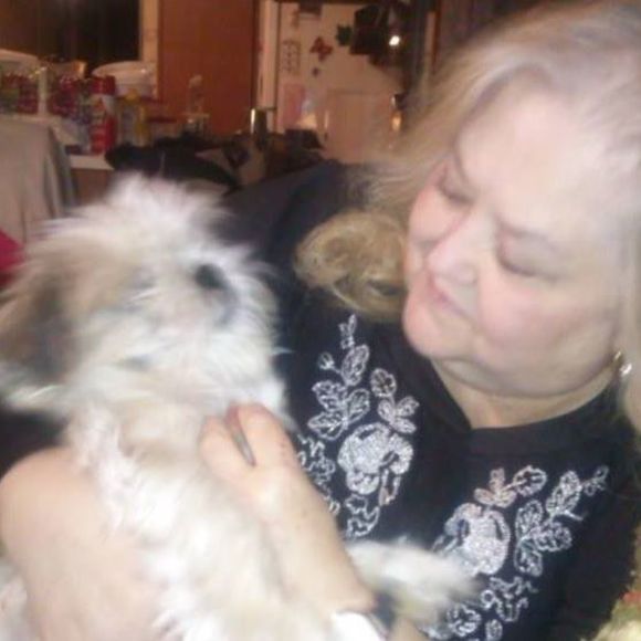 Profile Picture of Donna Whispell-mack (@lumpybuttons) on Poshmark