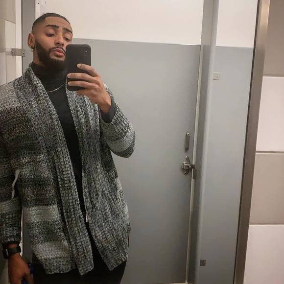 Profile Picture of Andy Hussein (@dydy780) on Poshmark